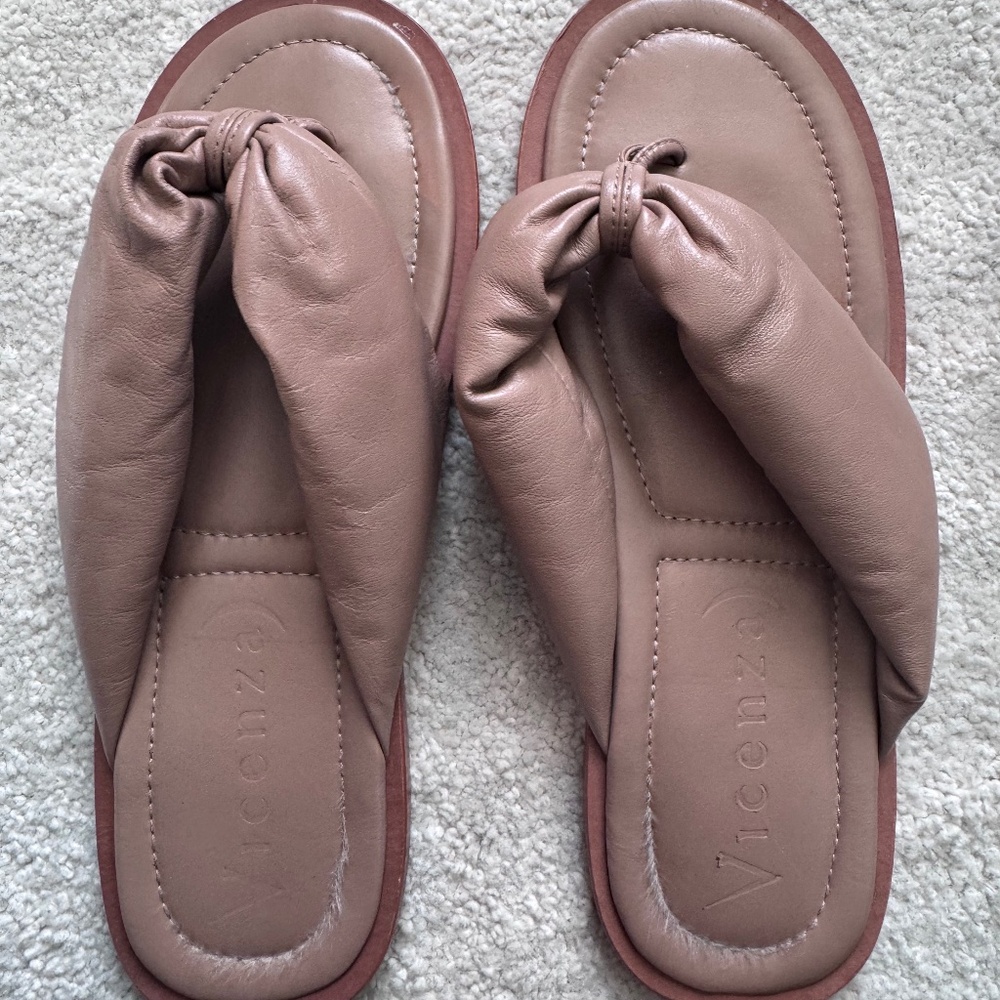 NUDE LEATHER SANDALS